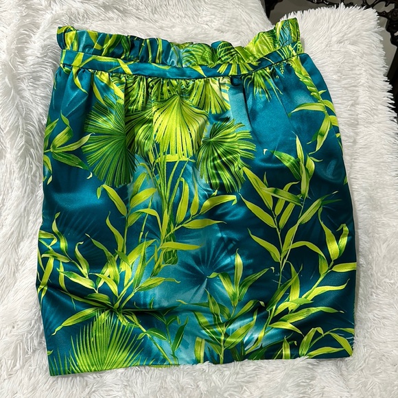 Versace Tropical Print Mini Skirt - Size 44 (US size 10) - Picture 1 of 16